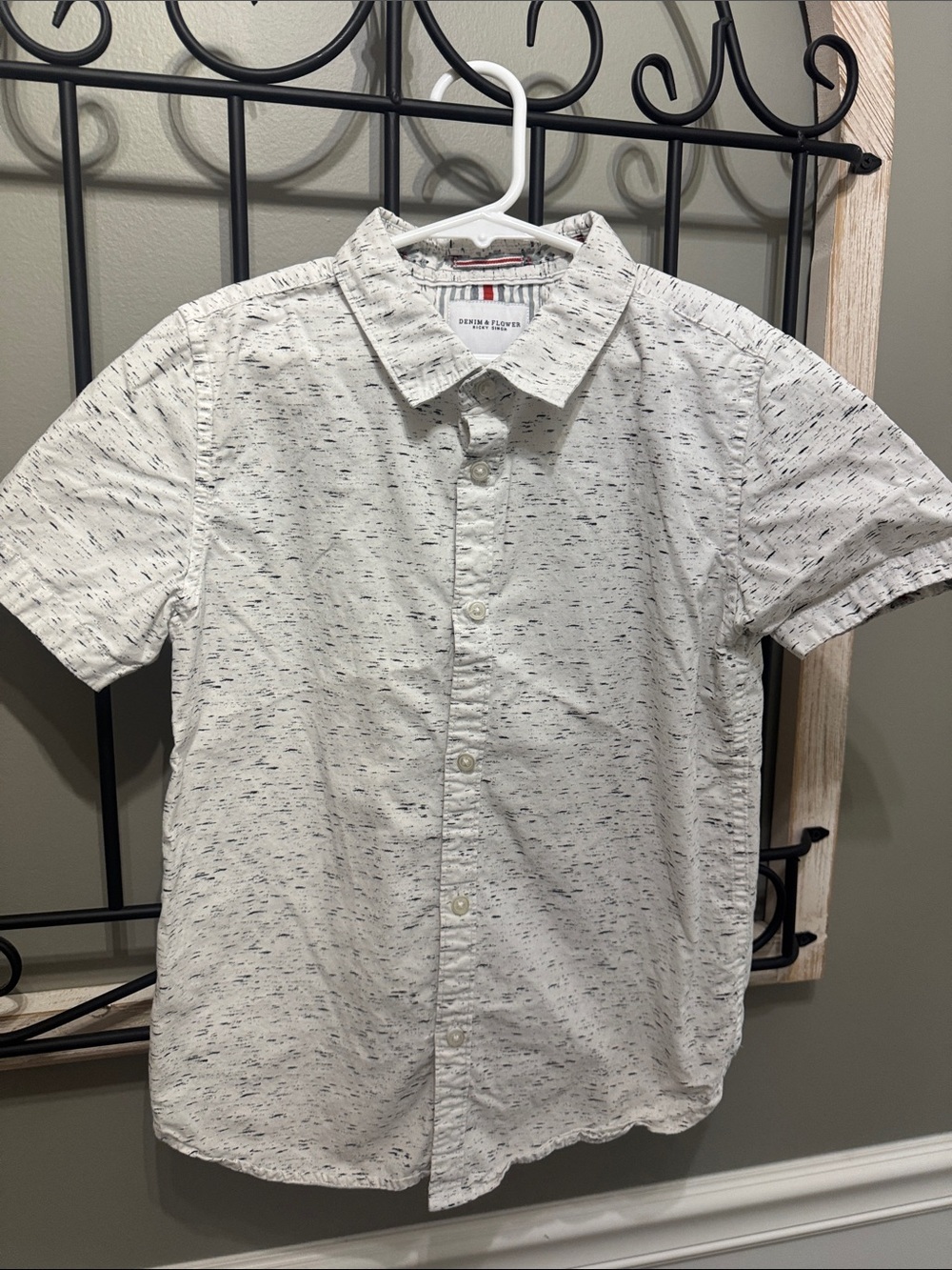 Denim & Flower Short-Sleeve Speckled Cream Button-Down Shirt Boys 9/10